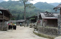Đường nội bản, liên bản xã Ngọc Chiến, huyện Mường La, Sơn La được đổ bê-tông từ sự đóng góp của người dân.