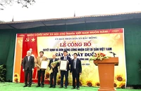 Hội Bảo vệ thiên nhiên và Môi trường Việt Nam trao Quyết định công nhận cây di sản Việt Nam đối với cây đa, cây duối tại thôn Thụy Hà.