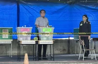 Thủ tướng Thái Lan Prayut Chan-o-cha bỏ phiếu tại Đơn vị bầu cử số 6, quận Phayathai, Bangkok.