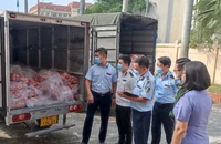 Xe chở hơn 3 tấn thịt lợn ôi thiu bị tạm giữ để xử lý. (Ảnh: Cục Quản lý thị trường tỉnh Thái Bình cung cấp)