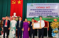 Lãnh đạo tỉnh Thái Nguyên trao quyết định công nhận di sản văn hóa phi vật thể quốc gia “Tri thức trồng và chế biến chè Tân Cương”.