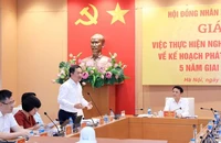 Trưởng ban Đô thị, Hội đồng nhân dân thành phố Đàm Văn Huân trao đổi về tiến độ thực hiện Kế hoạch đầu tư công trung hạn 5 năm 2021-2025.