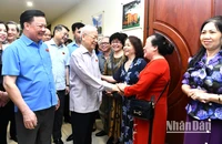 Tổng Bí thư Nguyễn Phú Trọng với đại biểu và cử tri thành phố Hà Nội. 