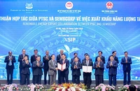 Liên danh PTSC - Sembcorp đón nhận giấy phép khảo sát các dự án năng lượng tái tạo ngoài khơi.