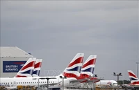 Máy bay của British Airways đậu tại sân bay London Heathrow, Anh. (Ảnh minh họa: AFP/TTXVN)