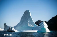 Băng trôi gần đảo Kulusuk, Greenland. (Ảnh: AFP/TTXVN)