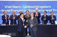 Chủ tịch Quốc hội Vương Đình Huệ chứng kiến lễ trao các thỏa thuận hợp tác giữa các doanh nghiệp, địa phương hai nước tại Diễn đàn cấp cao Việt Nam-Vương quốc Anh về Kinh tế và Thương mại (London, tháng 6/2022). (Ảnh: Doãn Tấn/TTXVN)