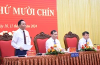 Chủ tọa điều hành phiên chất vấn và trả lời chất vấn tại kỳ họp. 