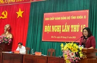 Phó Bí thư Thường trực Tỉnh ủy Hồ Thị Hoàng Yến phát biểu tại hội nghị.