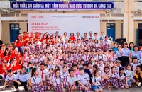 Thầy và trò Trường Tiểu học Tân Thủy vui mừng khi có Nhà bán trú cho học sinh