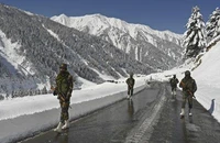 Binh sĩ Ấn Độ tuần tra gần khu vực Ladakh, ngày 28/2/2021. (Ảnh: AFP/TTXVN)