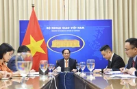 Bộ trưởng Ngoại giao Bùi Thanh Sơn điện đàm với Ủy viên Quốc vụ, Bộ trưởng Ngoại giao Trung Quốc Tần Cương. (Nguồn: Báo Thế giới và Việt Nam)