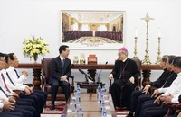 Chủ tịch nước Võ Văn Thưởng thăm và làm việc với Hội đồng Giám mục Việt Nam. (Ảnh: TTXVN)
