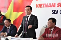 Phó Thủ tướng Trần Lưu Quang phát biểu ý kiến. 