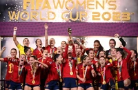 [Ảnh] Thắng Anh 1-0, Cúp Vàng về tay các cô gái Tây Ban Nha