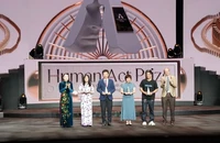 Vietnam Airlines được trao tặng giải thưởng Human Act Prize cho hạng mục Dự án Bền bỉ Cùng Sen Vàng kết nối yêu thương. 