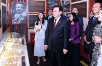 Chủ tịch Quốc hội Vương Đình Huệ tham quan Khu di tích lịch sử Chủ tịch Hồ Chí Minh tại thành phố Côn Minh. (Ảnh: TTXVN)