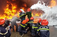 Lực lượng Cảnh sát phòng cháy, chữa cháy đang thực hiện nhiệm vụ cứu hộ, cứu nạn.