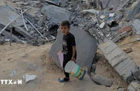 Những tòa nhà bị phá hủy sau cuộc không kích của Israel xuống thành phố Rafah, Dải Gaza ngày 30/4/2024. (Ảnh: THX/TTXVN)