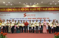 Khen thưởng những cá nhân tiêu biểu trong hoạt động hiến máu nhân đạo tại Bình Định.