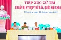 Các đại biểu Quốc hội thành phố Hải Phòng tiếp xúc cử tri huyện Tiên Lãng.