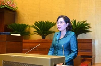 Thống đốc Ngân hàng Nhà nước Việt Nam Nguyễn Thị Hồng trình bày Tờ trình dự án Luật Phòng, chống rửa tiền (sửa đổi). (Ảnh: DUY LINH)