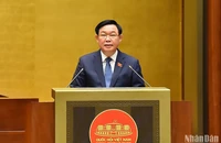 Chủ tịch Quốc hội Vương Đình Huệ phát biểu kết thúc phiên chất vấn Bộ trưởng, Chủ nhiệm Ủy ban Dân tộc Hầu A Lềnh. (Ảnh: THỦY NGUYÊN)