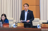 Chủ nhiệm Ủy ban Pháp luật của Quốc hội Hoàng Thanh Tùng báo cáo một số vấn đề lớn giải trình, tiếp thu, chỉnh lý dự thảo Luật Nhà ở (sửa đổi). (Ảnh: DUY LINH)