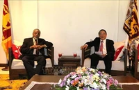 Phó Chủ tịch Quốc hội Nguyễn Đức Hải trao đổi với Thống đốc tỉnh miền Trung Sri Lanka Sarath Abeykoon. (Ảnh: TTXVN)