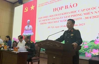 Thiếu tướng Tống Văn Thanh, Phó Cục trưởng Cục Tuyên huấn, Tổng cục Chính trị Quân đội nhân dân Việt Nam phát biểu khai mạc họp báo. (Ảnh: NINH CƠ)