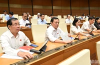Đại biểu Quốc hội biểu quyết thông qua Nghị quyết về việc rút ngắn nhiệm kỳ Quốc hội khóa XV và Hội đồng nhân dân các cấp nhiệm kỳ 2021-2026; Ngày bầu cử đại biểu Quốc hội khóa XVI và đại biểu Hội đồng nhân dân các cấp nhiệm kỳ 2026-2031. (Ảnh: THỦY NGUYÊN)
