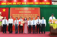 Lãnh đạo Sở Nông nghiệp và Môi trường tỉnh Trà Vinh nhận quyết định thành lập cơ quan.