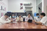 Tổ công tác Sở Y tế làm việc tại Bệnh viện Lê Văn Thịnh về trường hợp tử vong và các trường hợp ngộ độc đang điều trị tại bệnh viện. (Ảnh: Sở Y tế cung cấp)