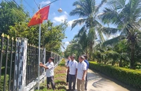 Thực hiện mô hình “3 xanh, 4 có, 5 không” giúp đường quê thêm sáng, xanh, sạch, đẹp.