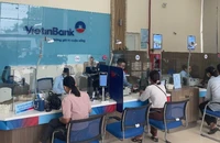 Giao dịch khách hàng tại chi nhánh Ngân hàng VietinBank.