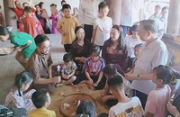 Tổng Bí thư Tô Lâm trong chuyến về thăm Làng cổ Đường Lâm.