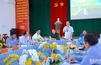 Bí thư Tỉnh ủy Cà Mau Nguyễn Hồ Hải (đứng) phát biểu chỉ đạo tại buổi làm việc tại Vườn Quốc gia U Minh hạ về công tác phòng cháy, chữa cháy rừng mùa khô.