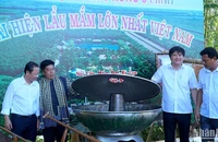 Lẩu mắm lớn nhất Việt Nam được tái hiện tại Ngày hội "Hương rừng U Minh".