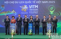 Các đại biểu ấn nút khai mạc Hội chợ Du lịch Quốc tế VITM Hà Nội 2025.