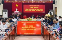 Chủ tịch Ủy ban nhân dân tỉnh Trần Huy Tuấn phát biểu chỉ đạo hội nghị. (Ảnh THANH SƠN).