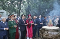 Chủ tịch nước Lương Cường cùng các đại biểu tại Lễ dâng hương Giỗ Tổ Hùng Vương (Ảnh: NGỌC LONG)