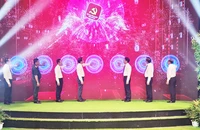 Nghi thức bấm nút khởi động phần mềm sổ tay đảng viên điện tử đảng bộ tỉnh Hậu Giang.