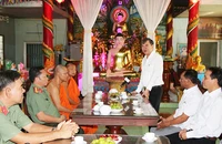 Đoàn công tác UBND tỉnh Hậu Giang đến thăm và chúc Lễ Sene Dolta