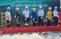 Thực hiện nghi thức khởi công cầu Kênh Trực Thăng.