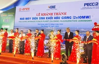 Nghi thức cắt băng khánh thành.