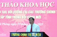 Giáo sư, Tiến sĩ Lê Văn Lợi, Phó Giám đốc Học viện Chính trị quốc gia Hồ Chí Minh phát biểu đề dẫn hội thảo. (Ảnh: PHẠM CƯỜNG)