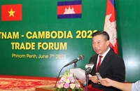 Đại sứ Nguyễn Huy Tăng phát biểu. Ảnh: SƠN XINH