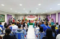 Buổi trao quà Tết diễn ra tại trụ sở Hội Khmer-Việt Nam tại Campuchia ở Phnom Penh. (Ảnh: NGUYỄN HIỆP)