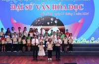 Ban Tổ chức trao giải cho 2 thí sinh là Đại sứ Văn hóa Đọc tỉnh Bắc Ninh năm 2024.