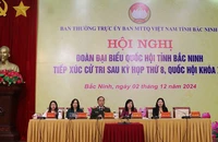 Các đại biểu Quốc hội tỉnh Bắc Ninh tại buổi tiếp xúc cử tri.